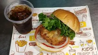 Hình ảnh hamburger Gà (chicken) + 1 Pepsi nhỏ 