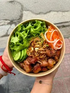 Hình ảnh Bún trộn heo nướng