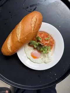 Hình ảnh Bánh mì xíu mại ốp la