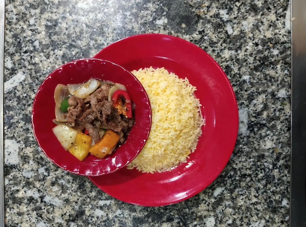 Hình ảnh Cơm chiên bò xào sa tế