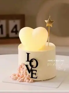 Hình ảnh Bánh Kem Tình Yêu Trang Trí 22 cm