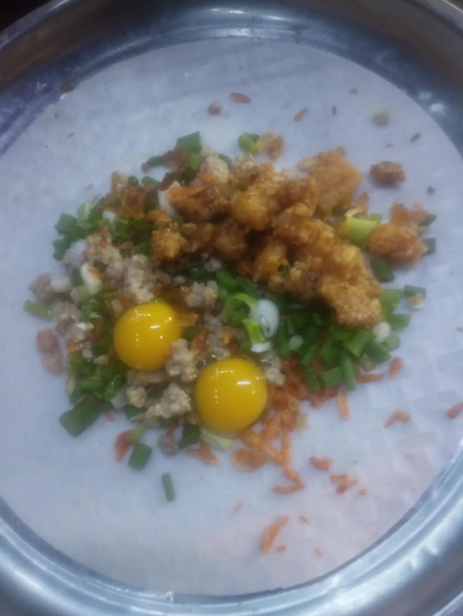Hình ảnh Bánh tráng nướng trứng hành - thịt - tóp mỡ