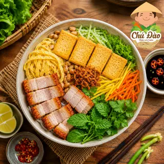 Hình ảnh Bún Xì dầu Heo quay, Đậu, Trứng sợi