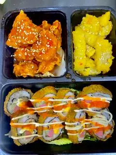 Hình ảnh Combo kimbap chien + gà viên sốt + khoai + nước
