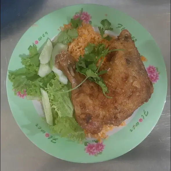 Hình ảnh Cơm chiên đùi gà lớn