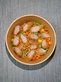 Hình ảnh Mỳ Indomie trộn nem chua rán