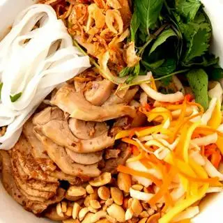 Hình ảnh Phở trộn đùi