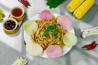 Hình ảnh Gỏi ngũ sắc sườn non chay