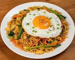 Hình ảnh mì xào trứng 