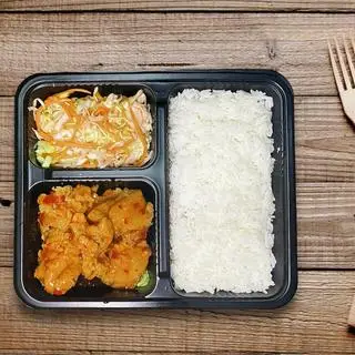 Hình ảnh cơm bò hầm rim tiêu