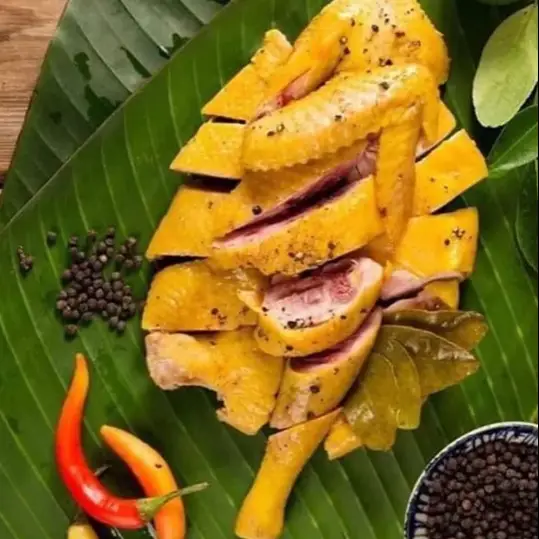 Hình ảnh Gà Ủ Muối nửa con ăn mát + sốt chấm 