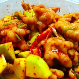 Hình ảnh Chân gà sốt thái lớn