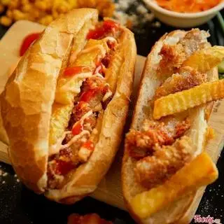 Hình ảnh Bánh Mỳ Nem Ngô Bò Khô