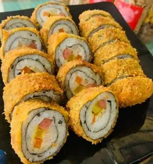 Hình ảnh kimbap chiên (6 miếng)
