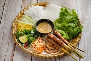 Hình ảnh 5 Nem Lụi + 5 Trà Tắc