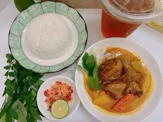 Hình ảnh Cơm cà ri đùi gà