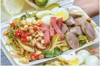 Hình ảnh combo tré trộn đặt biệt + Da heo chiên giòn ( hủ lớn)+ ly trà tắc đặt biệt 
