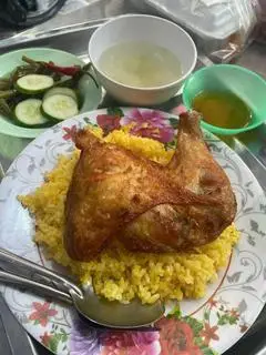 Hình ảnh Cơm Gà Đùi Lớn