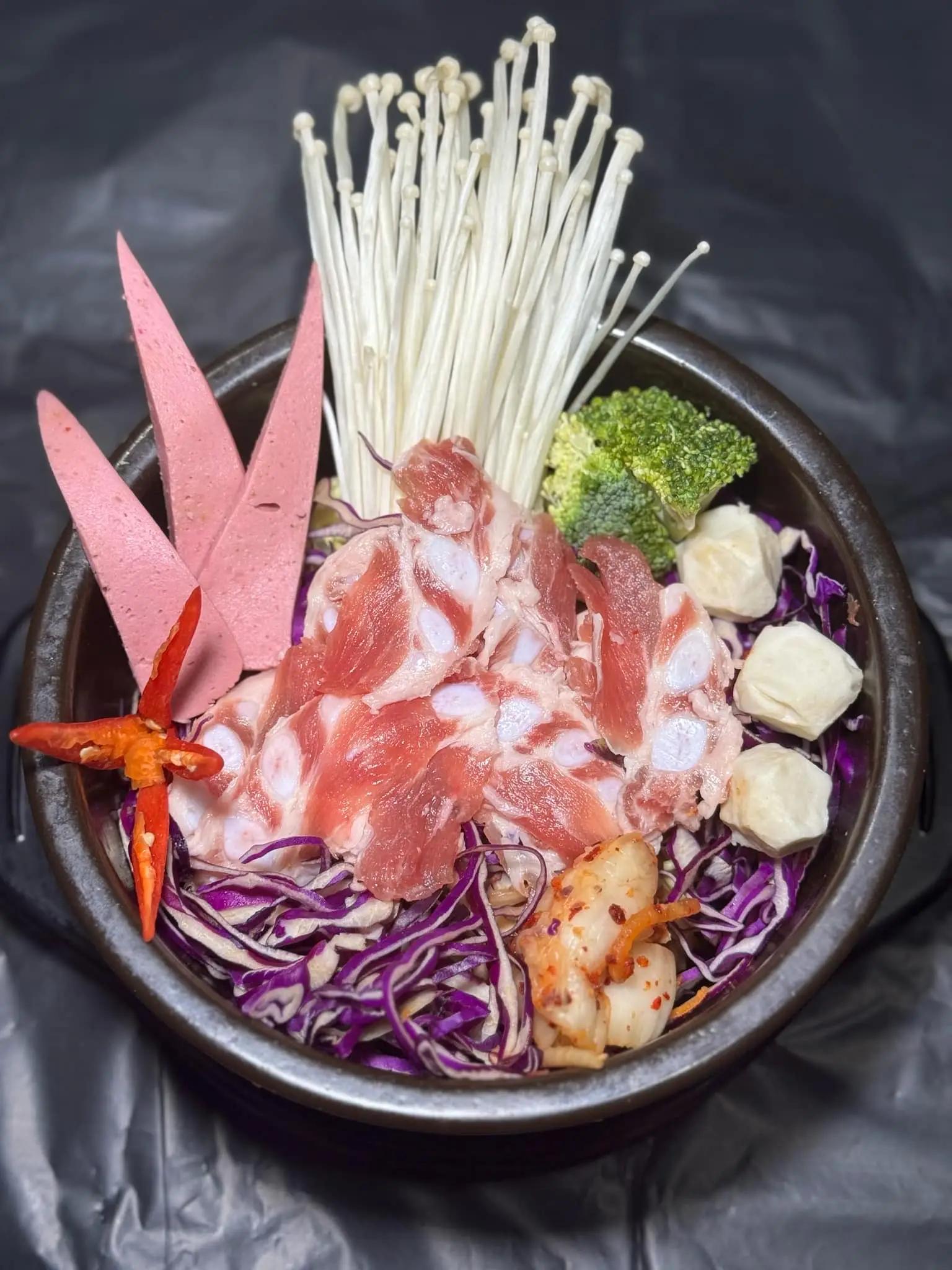 Hình ảnh Mì kim chi sườn sụn
