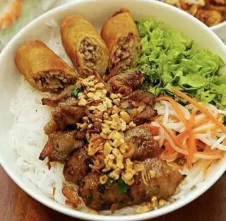 Hình ảnh Bánh Hỏi Thịt Nướng Chå Giò