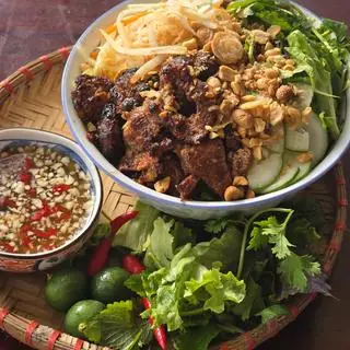 Hình ảnh Bún trộn thịt nướng
