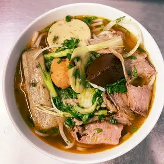 Hình ảnh Bún bò lớn