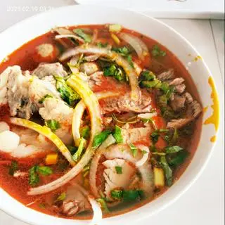Hình ảnh bún bò đày đủ 