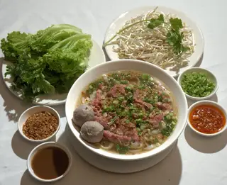 Hình ảnh  生烫牛肉粉 – Phở tái 