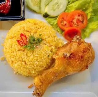Hình ảnh Cơm gà xối mỡ đùi