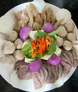 Hình ảnh Hủ Tiếu Mì Trứng Viên Kho 