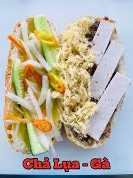 Hình ảnh Bánh mì chả lụa chà bông - bơ pate