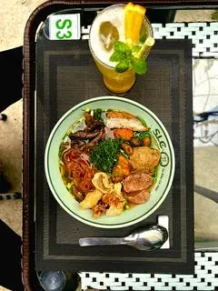 Hình ảnh bánh đa đỏ cá cay Hải phòng bát lớn