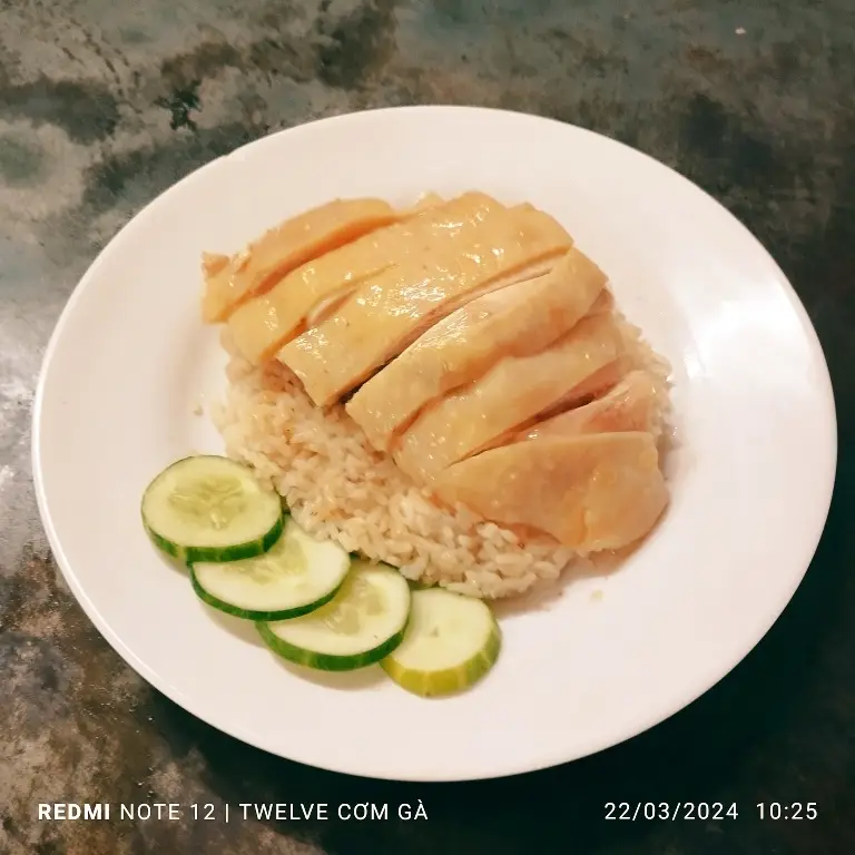 Hình ảnh Cơm gà luộc ức gà lớn