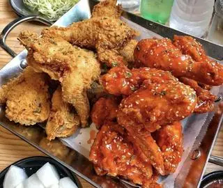 Hình ảnh Nửa con gà rán mix vị truyền thống và sốt cay+  1 coca