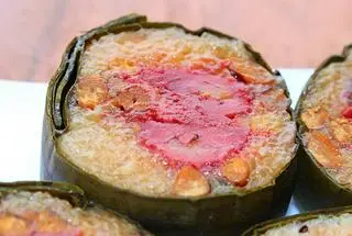 Hình ảnh Bánh tét trà cuôn chuối