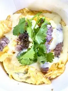 Hình ảnh HẢI SẢN PHỦ TRỨNG MIX TÔM TÍCH SỐT PHÔ MAI