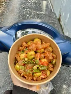 Hình ảnh Chân gà mix gân bò sốt thái