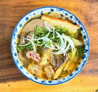 Hình ảnh Bún bò thập cẩm không giò