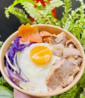 Hình ảnh Mì trộn trứng - bò mỹ