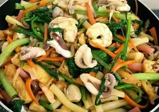 Hình ảnh Nui xào hải sản đặc biệt