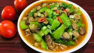 Hình ảnh Lòng gà xào mướp 