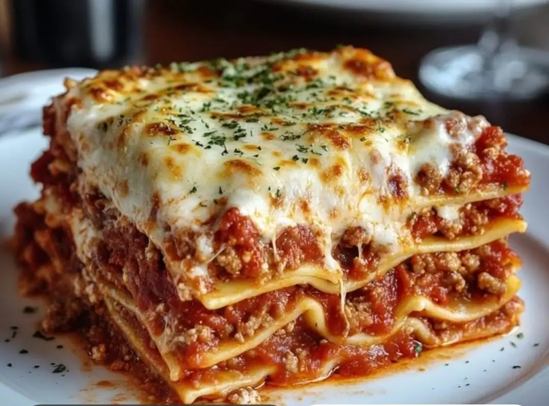 Hình ảnh Mì lá sốt bò bằm thảo mộc/ Lasagna