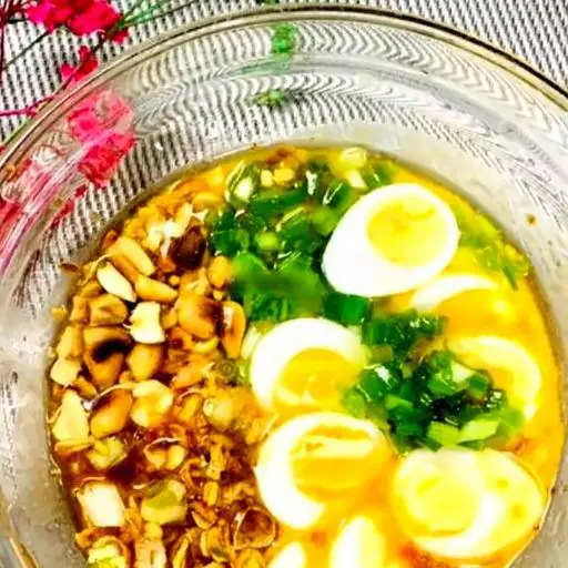 Hình ảnh Bánh tráng chấm trứng cút lòng đào tóp mỡ