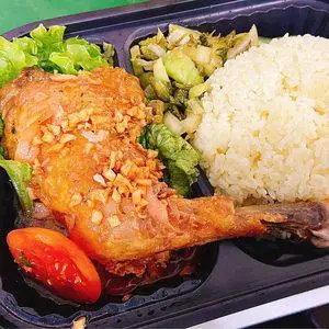 Hình ảnh Cơm gà chiên Sốt Trung Hoa