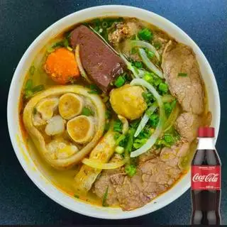 Hình ảnh Bún bò Huế đầy đủ - nước ngọt
