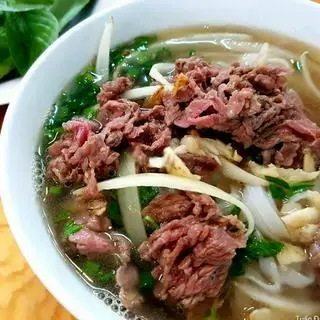 Hình ảnh Phở bò tái lăn