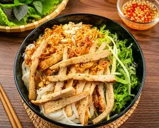 Hình ảnh bún trộn nem nướng