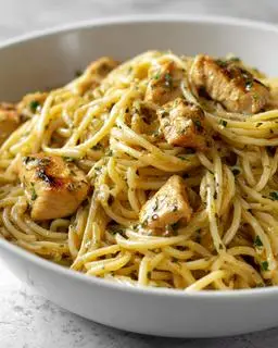 Hình ảnh MÌ Ý GÀ AGLIO E OLIO • CHICKEN AGLIO E OLIO