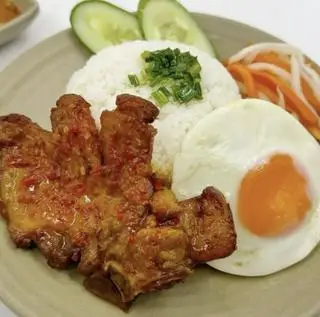 Hình ảnh Cơm sườn trứng ốp la
