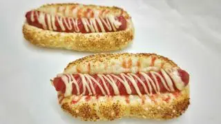 Hình ảnh Bánh Mì Xúc Xích Phô Mai Bột